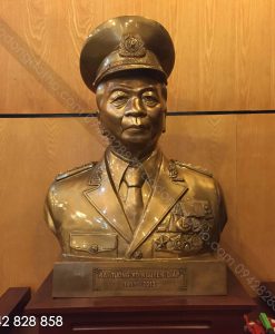 TƯỢNG BÁC GIÁP ĐỘI MŨ BÁN THÂN 60CM