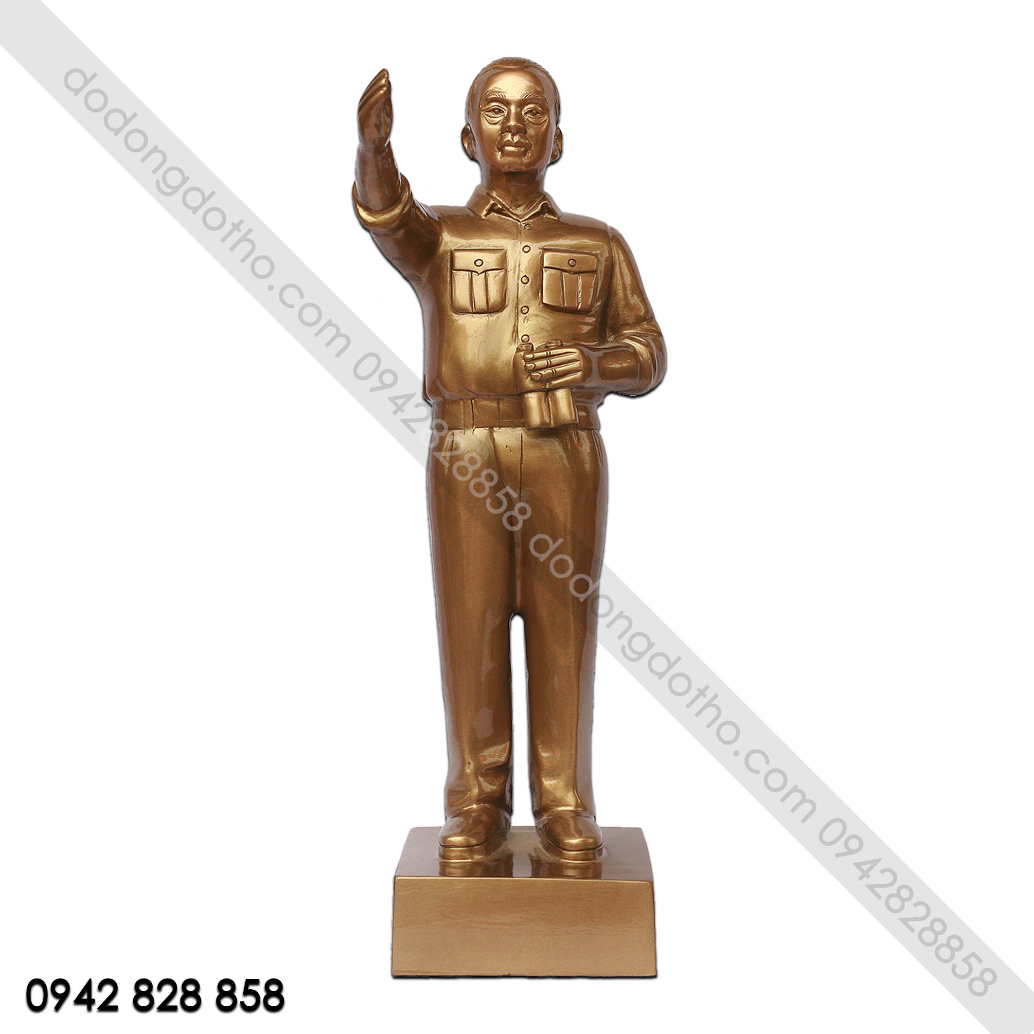 TƯỢNG ĐẠI TƯỚNG VÕ NGUYÊN GIÁP VẪY TAY CHÀO